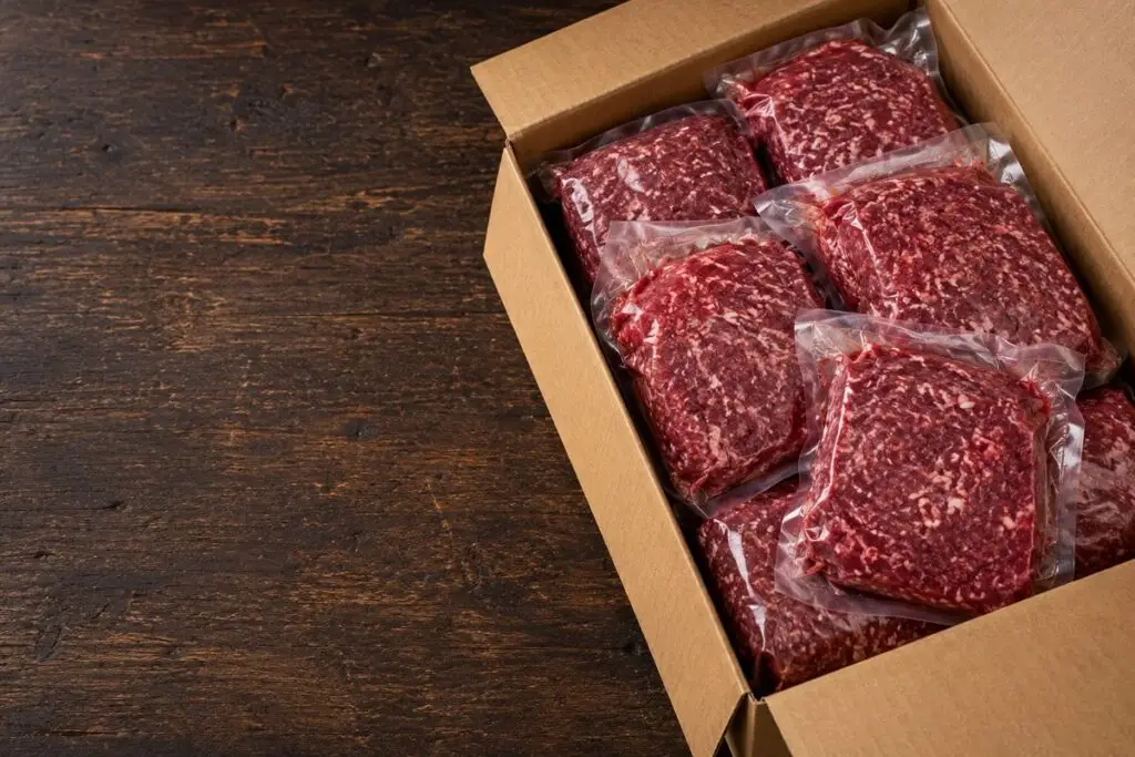 Köttlåda med vakuumpackat kött – Åsanders Köttbutik
